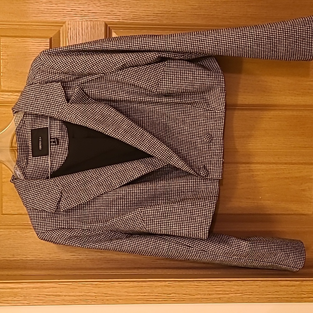 FOREVER 21 cropped blazer